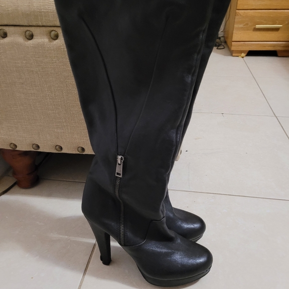 Shoes - Picture 4 of 6